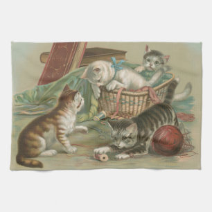 Linge De Cuisine Chatons victoriens vintage jouant dans un panier à