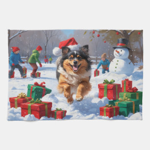 Linge De Cuisine Chien Keeshond courant dans la neige avec un chape