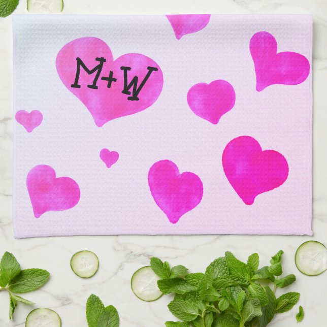Linge De Cuisine Cœurs aquarelle rose avec les initiales du nom du  (Plié)