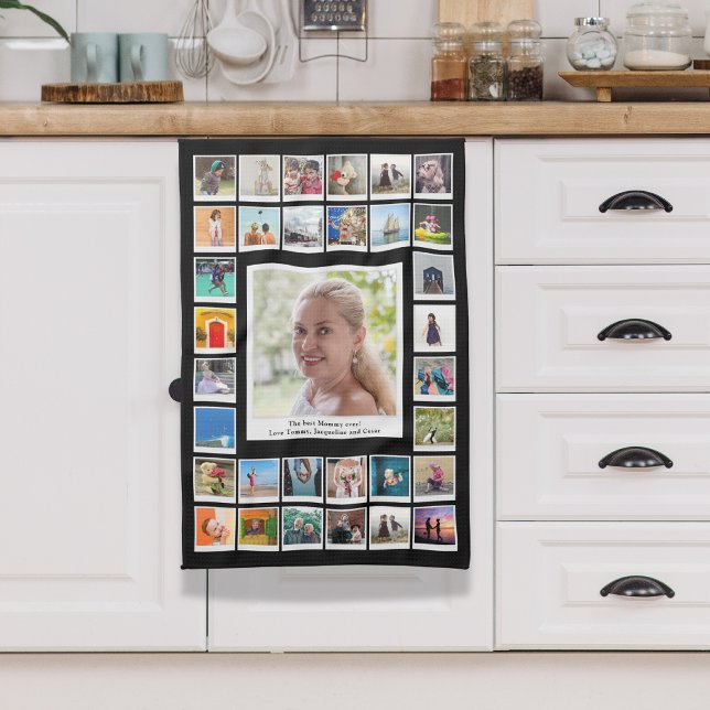 Linge De Cuisine Collage de photos de famille (Mom photo collage kitchen towel hanging on kitchen cabinet door.)
