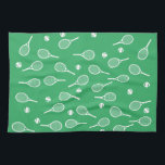 Linge De Cuisine Cool Blanc Retro Raquettes de Tennis Motif Vert<br><div class="desc">Raquettes de tennis blanc et vert Motif pour lui | Court De Tennis D'Été. Cadeau pour joueur de tennis, match de tennis en raquette blanche sur un arrière - plan vert. Cadeau personnalisé pour un joueur de tennis. Joueurs de tennis branchés décoration maison. Des cadeaux de joueurs de tennis modernes...</div>
