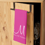 Linge De Cuisine Couleur de texte personnalisée Nom de famille Modè<br><div class="desc">Télécharger sur mesure Ajouter votre design photo ou logo Texte Élégant Moderne Cute Monogramme Nom initial / Nom de famille Modèle rose serviette de cuisine.</div>