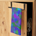 Linge De Cuisine Couleur du peacock<br><div class="desc">L'art abstrait violet,  bleu et vert a commencé comme une photo des plumes colorées d'un paon et s'est transformé en ce design graphique époustouflant. Par https://www.zazzle.com/store/celestesheffey #pakcouleurs #purplegreenandblue</div>