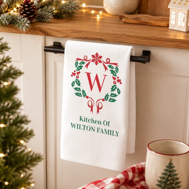 Linge De Cuisine Couronne botanique de monogramme Noël Nom de famil (kitchen towels christmas monogram elegant custom monogrammed  family name xmas winter rustic cute )