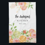 Linge De Cuisine Cuisine familiale fleurie Citrus personnalisée<br><div class="desc">Ajoutez une touche spéciale à votre cuisine ! Ce magnifique Serviette aux citrons aquarelles,  oranges et pamplemousses apportera une merveilleuse touche de jaune et de rose vif à votre maison.</div>