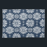 Linge De Cuisine Daisy FLoral Pattern bleu blanc<br><div class="desc">Décorez votre cuisine avec cette serviette d'art cool. Faites un grand cadeau de ménage,  d'anniversaire ou de mariage! Vous pouvez le customiser et ajouter du texte. Consultez ma boutique pour plus de couleurs et de motifs !</div>