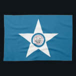 Linge De Cuisine Drapeau de la ville de Houston, Texas Kitchen Towe<br><div class="desc">Serviette de cuisine avec drapeau de Houston,  Texas; drapeau bleu avec sceau de Houston dans une étoile blanche,  avec une illustration d'un train</div>