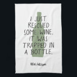 Linge De Cuisine Drôle Bouteille De Vin Dit Nom Vert Noir Nice<br><div class="desc">Drôle serviette de cuisine à vin avec illustration de bouteille de vin et le vin disant "je viens de secourir du vin. il a été piégé dans une bouteille",  en vert et noir. Customisez facilement avec votre nom et vos couleurs préférées - tous les éléments sont modifiables.</div>