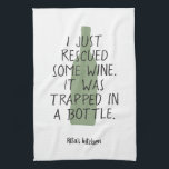 Linge De Cuisine Drôle Bouteille De Vin Dit Nom Vert Noir Nice<br><div class="desc">Drôle serviette de cuisine à vin avec illustration de bouteille de vin et le vin disant "je viens de secourir du vin. il a été piégé dans une bouteille",  en vert et noir. Customisez facilement avec votre nom et vos couleurs préférées - tous les éléments sont modifiables.</div>
