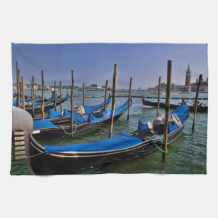 Linge De Cuisine eau du Grand Canal avec des gondoles alignées
