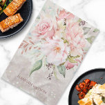 Linge De Cuisine Élégant bouquet floral rose et pivoine<br><div class="desc">Ajoutez une touche d'élégance à votre cuisine grâce à notre serviette de cuisine Elegant Rose et Peony Floral Bouquet. Ce coussin étonnant présente des motifs floraux d'aquarelle rose vif, mettant en vedette des roses et des pivoines avec une touche d'or rose. Parfait pour les amateurs de fleurs qui apprécient la...</div>