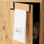 Linge De Cuisine Élégant Lavande Blanche moderne Monogramme de scri<br><div class="desc">Élégante Lavande Blanche moderne Script Monogramme serviette de cuisine. Un élégant monogramme de lavande combiné à une police de san-serif noire propre donne un look contemporain.</div>
