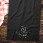 Linge De Cuisine Elégant Noir 70 Alors ce que Drôle Citation 70e An<br><div class="desc">Elégant noir 70 Alors ce que Drôle Citer 70e Anniversaire serviette de cuisine. L'inspiration et drôle de citation 70 alors que dans les couleurs modernes blanc et doré sur un arrière - plan noir. Faites votre propre serviette de cuisine de 70 ans pour elle ou pour lui et personnalisez avec...</div>