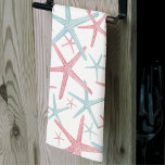 Linge De Cuisine Eté Starfish Elégante plage<br><div class="desc">Un motif de plage à l'aquarelle mignonne et tendance, aux tons rose et turquoise envoûtants qui rappellent le paradis des maisons de plage. Découvrez l'essence de l'été avec ce design d'inspiration côtière, orné d'étoiles balnéaires fantaisistes qui dégagent un charme marin. Élevez l'ambiance plus loin en explorant une myriade de couleurs...</div>