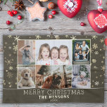 Linge De Cuisine Famille 6 Photo Collage Snowflakes Joyeux Noël<br><div class="desc">Famille 6 Photo Collage Snowflakes Joyeux serviette de cuisine de Noël. Joli design moderne de Noël avec un motif flocon de neige sur arrière - plan brun foncé, 6 photos, joyeux voeux de Noël, nom de famille et année. Ajoutez 6 photos préférées et customisez le texte. Bon souvenir de Noël...</div>