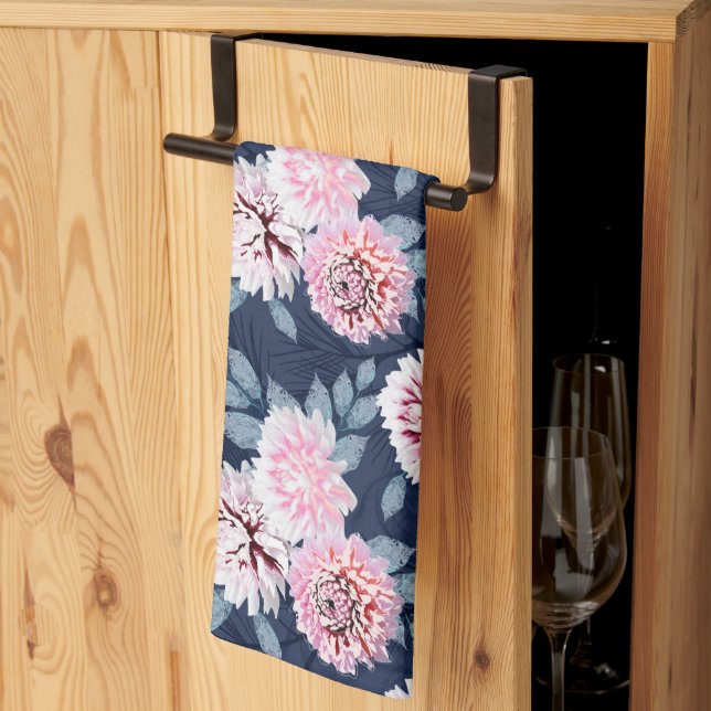 Linge De Cuisine Fleurs blanches et roses sur bleu foncé. (Pliage en tiers)
