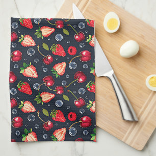 Linge De Cuisine Fraises et cerises sur un arrière - plan sombre