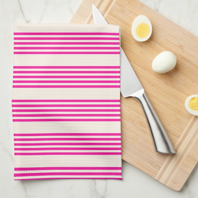 Linge De Cuisine Fuchsia et beige cinq rayures motif (Quart Plié)