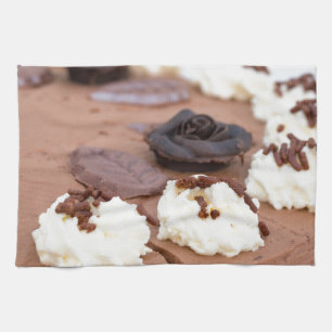 Linge De Cuisine Gâteau à la crème au chocolat avec dentelle de gât