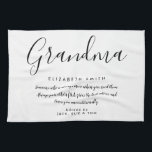 Linge De Cuisine Grandma Citation Élégant Script noir et blanc<br><div class="desc">Personnalisez-vous pour votre grand-mère, grand-mère, grand-mère, nounou ou nounou pour créer un cadeau unique pour les anniversaires, Noël, la fête de la mère, les baby showers, ou n'importe quel jour vous voulez montrer combien elle signifie pour vous. Une façon parfaite de lui montrer à quel point elle est extraordinaire chaque...</div>