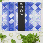 Linge De Cuisine Grec Meander Key Blue, Votre Nom, Personnaliser<br><div class="desc">Elégante,  élégante et raffinée,  motif grecque dans les tons bleu et blanc. Un cadeau moderne et tendance,  parfait pour les amoureux de la Méditerranée dans votre vie. Personnalisez en ajoutant votre nom,  votre pseudonyme,  votre monogramme ou vos initiales.</div>