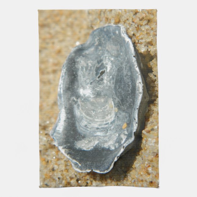 Linge De Cuisine Huître Shell dans le sable (Vertical)