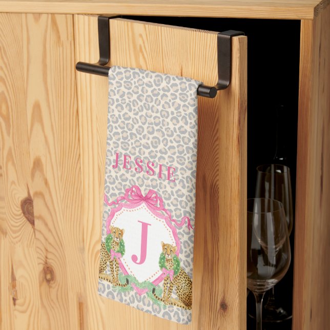 Linge De Cuisine Leopard Christmas Crest Monogram With Name (Pliage en tiers)