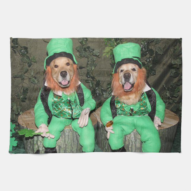 Linge De Cuisine Leprechauns Golden Retriever sur les souches (Horizontal)