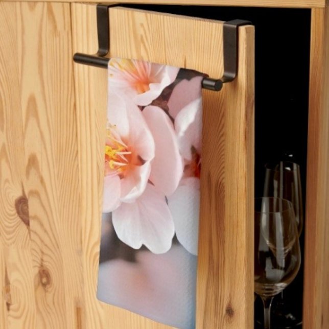 Linge De Cuisine Magie de Fleur Rose (Brighten Mom’s kitchen with this charming towel—perfect for a thoughtful Mother’s Day gift.
)