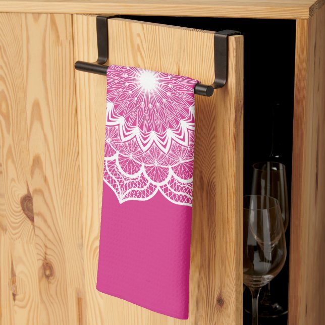 Linge De Cuisine Mandala blanc sur fond rose (Pliage en tiers)