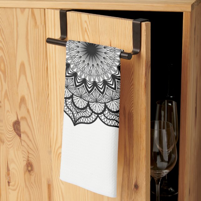 Linge De Cuisine Mandala noir sur fond blanc (Pliage en tiers)