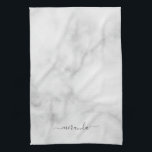 Linge De Cuisine Marbre blanc de nom personnalisé de script moderne<br><div class="desc">Marbre blanc de nom personnalisé de script moderne avec nom personnalisé en caractères de caractères gris modernes sur arrière - plan en marbre blanc.</div>