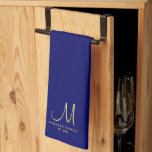 Linge De Cuisine Marine bleu couleur solide or Monogramme Nom de fa<br><div class="desc">Télécharger sur mesure Ajouter votre photo ou logo Texte Élégant Moderne Cute Monogram Cuisine & Dining / Table & Cuisine Linge/ Nom de famille initial Modèle Or Monogramme Marine Couleur Solide Serviette de cuisine.</div>