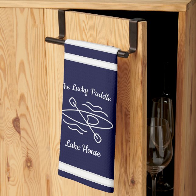 Linge De Cuisine Marine Blue Kayak Monogramme Nom Maison du lac (Pliage en tiers)