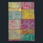 Linge De Cuisine Menorahs de Hanoukka Funky<br><div class="desc">Serviette de cuisine Personnalisez la serviette à main "Menorahs funky". Profitez de cette serviette colorée remplie de Menorahs argentés et de voeux de Bonne Chanoukah pour votre plaisir de sécher! Personnalisez en supprimant du texte et en ajoutant le vôtre. Utilisez votre style de police préféré, la couleur et la taille....</div>