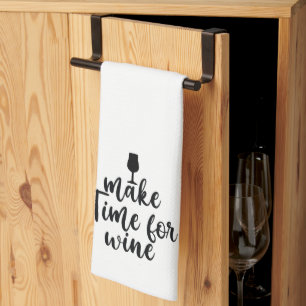 Linge De Cuisine Mignonne Faire Du Vin Pour Le Temps