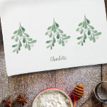 Linge De Cuisine Mistletoe personnalisée<br><div class="desc">Cette serviette de cuisine de Noël est décorée avec du feuillage et des baies de mistletoe aquarelle. Facilement personnalisable avec votre nom ou monogramme. Utilisez l'outil de conception pour modifier la taille, le style ou la couleur du texte. En créant notre oeuvre, vous ne trouverez pas cette image exacte d'autres...</div>