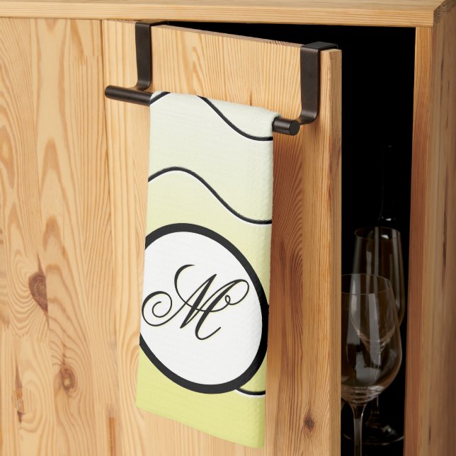 Linge De Cuisine Modern Family Initial on Ombré Butter Yellow (Pliage en tiers)