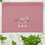 Linge De Cuisine Monogramme élégant de nom de script Or Rose Fémini<br><div class="desc">Personnalisez votre belle serviette de cuisine dorée monogrammée. Les cœurs ci-dessous sont dédiés à vos proches, vous pouvez personnaliser le nombre de cœurs également. Il suffit de copier/coller les cœurs dans le champ texte ; vous pouvez les supprimer si vous préférez. Si vous avez besoin d'aide, n'hésitez pas à nous...</div>