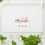 Linge De Cuisine Monogramme élégant rose nom écriture noire<br><div class="desc">Personnalisez votre belle serviette de cuisine blanche monogrammée. Les cœurs ci-dessous sont dédiés à vos proches, vous pouvez également personnaliser le nombre de cœurs. Vous pouvez les supprimer si vous préférez. Il suffit de copier/coller les cœurs dans le champ texte ; si vous avez besoin d'aide, n'hésitez pas à nous...</div>