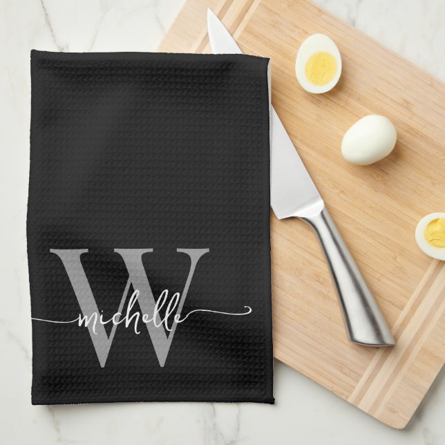 Linge De Cuisine Monogramme moderne Elegant Black Grey Nom Script (Quart Plié)