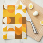 Linge De Cuisine Motif de demi-cercles marron blanc orange jaune<br><div class="desc">Ce design de torchon de cuisine présente un motif contemporain captivant de cercles et de carrés géométriques en jaune foncé, orange clair, blanc et marron. Il dégage une atmosphère ornée, élégante et stylée, ce qui le rend idéal pour la fashionista artistique sophistiquée, la diva de la mode tendance, la trendsetter...</div>