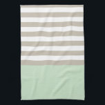 Linge De Cuisine Motif rayé gris vert et neutre en bon état<br><div class="desc">Un motif classique de rayure avec une torsion,  ces rayures grises en bon état de vert,  blanches et neutres de caractéristiques de conception gris maigre et blanc et un motif vert en bon état de pied.</div>