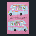 Linge De Cuisine Motorhome Camping Retro RV Vanlife Xmas<br><div class="desc">Décorez votre cuisine avec cette serviette cool. Fait un grand ménage ou cadeau d'anniversaire! Vous pouvez également le customiser avec votre propre texte. Consultez ma boutique pour trouver beaucoup plus de couleurs et de motifs plus des trucs de cuisine assortis!</div>