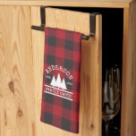 Linge De Cuisine Nom de famille du cabine Red Buffalo Plaid<br><div class="desc">Nom de famille Cabine Buffalo rouge Plaid avec Pine Trees Serviette de cuisine</div>
