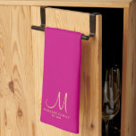 Linge De Cuisine Nom de famille or Monogram Viva Magenta Couleur so<br><div class="desc">Télécharger sur mesure Ajouter votre photo ou logo Texte Élégant Moderne Cute Monogramme Cuisine & Dîner / Table & Linge De Cuisine/ Nom de famille initial Modèle Or Monogramme Viva Magenta Couleur Solide Serviette de cuisine.</div>