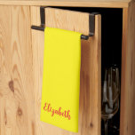 Linge De Cuisine Nom de la typographie rouge Couleur uni jaune Pers<br><div class="desc">Téléchargez sur mesure Ajouter votre monogramme Photo initiale ou logo Texte Élégant Cuisine et repas modernes / Table et linge de cuisine / Modèle personnalisé Typographie rouge Nom Lumineux Jaune uni Couleur unie Serviette de cuisine.</div>