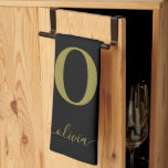 Linge De Cuisine Nom De Script Monogramme Personnalisé Noir Et Or<br><div class="desc">Ce monogramme élégant et le design élégant de nom de script peuvent être donnés comme un cadeau pour un anniversaire, la fête des mères ou toute occasion. Il peut être personnalisé avec l'initiale et le nom de la personne. Vous pouvez modifier la police, la couleur de police, la taille de...</div>
