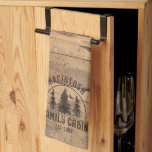 Linge De Cuisine Nom du Cabine de famille Rustic Wood Personnalisé<br><div class="desc">Créez une serviette de cuisine familiale cabine personnalisée avec un design rustique en planches de bois avec NOM CABINE FAMILLE et date de l'année établie ou autre texte en marron. ASSISTANCE : Pour obtenir de l'aide sur la modification ou la personnalisation de la conception, le transfert de la conception à...</div>