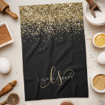 Linge De Cuisine Nom du monogramme de la Parties scintillant d'or<br><div class="desc">Glam Gold Parties scintillant Élégante Monogram Serviettes de cuisine. Personnalisez facilement ce design chic et branché de serviettes de cuisine avec une élégante parties scintillant dorée brillante sur un arrière - plan noir. Le design comprend votre monogramme manuscrit avec de jolis tourbillons et votre nom.</div>
